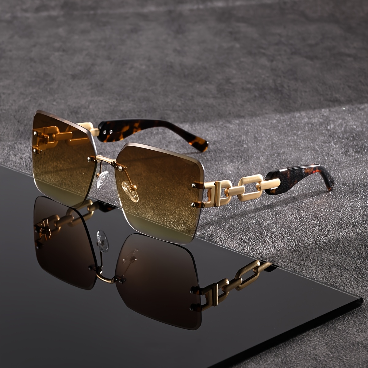 Women\'s Square frameless gold sunglasses Square Shaped Logo Detail Frameless Sunglasses In Gold And  main image 4