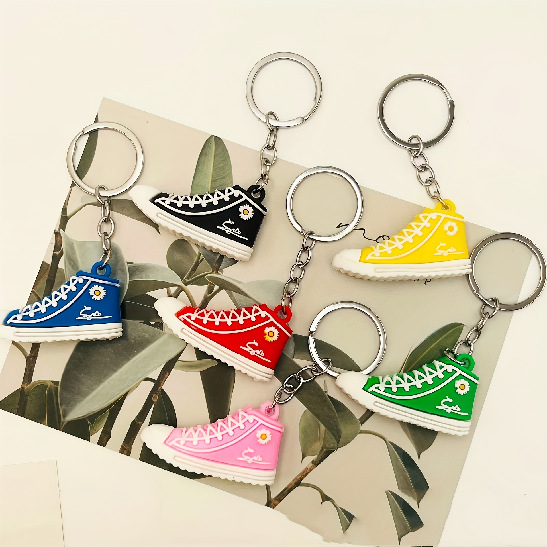 

12-pack Daisy - Pvc Fashion Keyrings For Bags & Use - Thoughtful Gift For Him