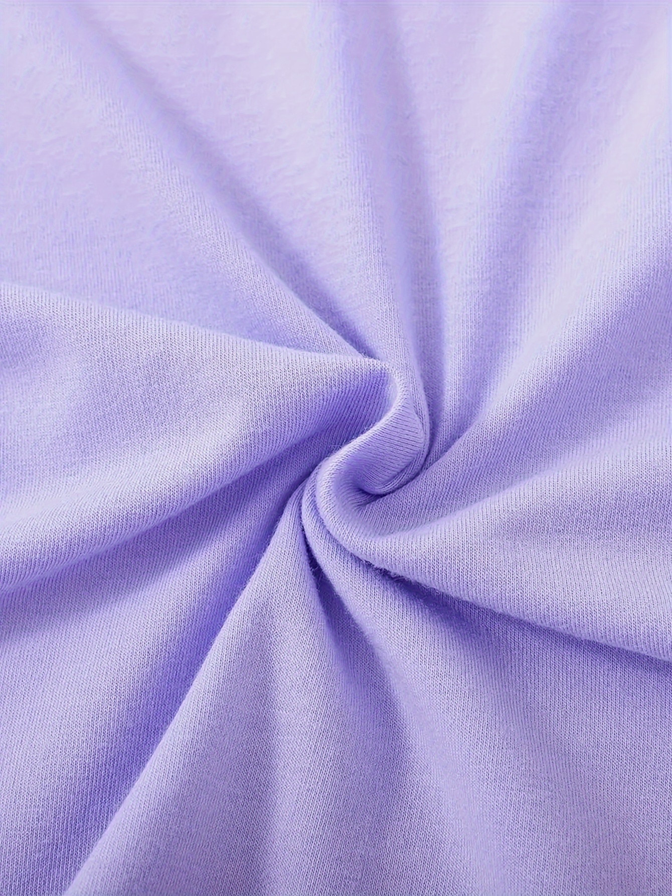 T-shirt Femme Papillon Violet T-shirt décontracté pour femmes avec un imprimé nœud, des manches courtes et un col rond. Fabriqué en tissu léger, parfait pour le printemps et l