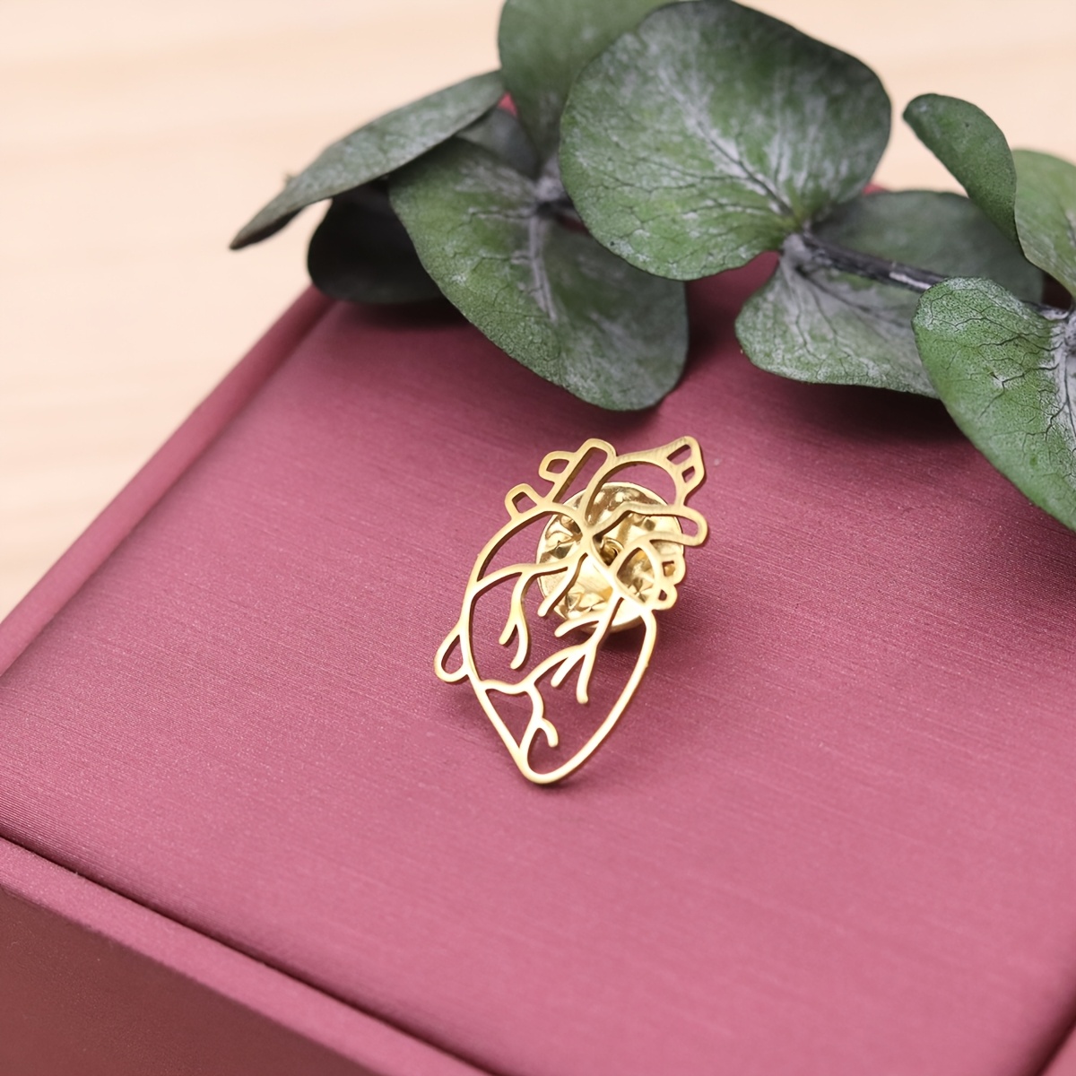 TEMU Medical Graduation Groom Minimalist Hollow Anatomical Heart Lapel Pin Medical Anatomy Brooch Tuxedo Suit Ceremony Healthcare Decor Accessory