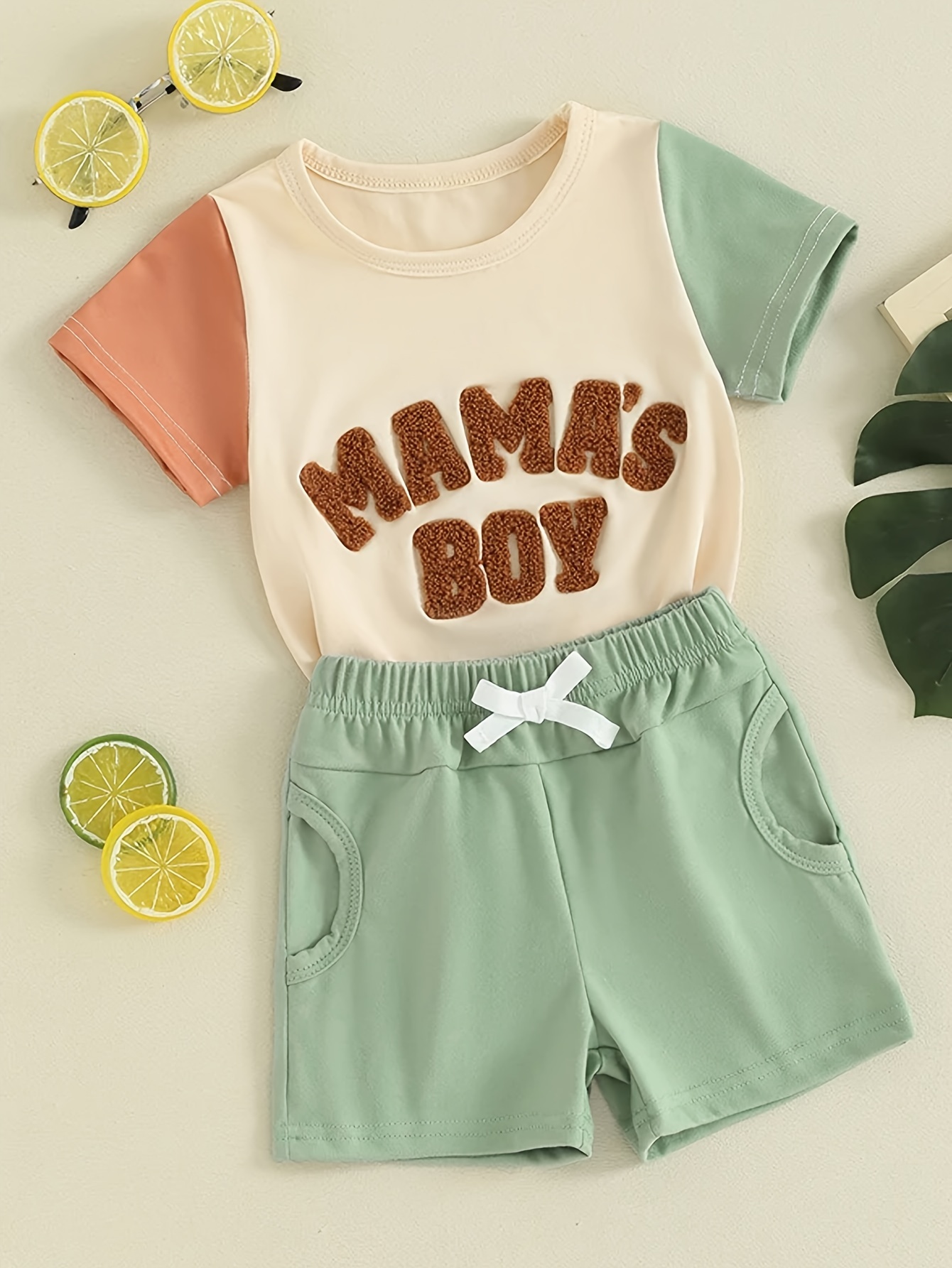 2pcs Toddler Boy Trendy Letter Print Tee and Pocket Design Cargo Shorts Set