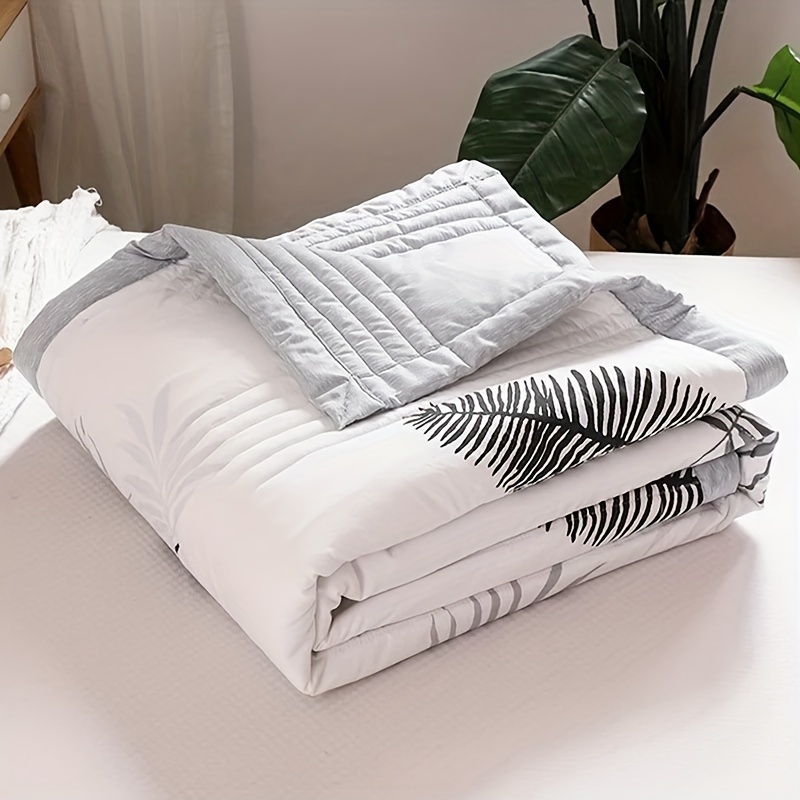 Image of Single-piece High-quality Home-use Lightweight Filled Quilt, Summer Cooling Quilt, Air-conditioning Quilt, Summer Quilt, Machine Washable, Water Washable, Lightweight Quilt