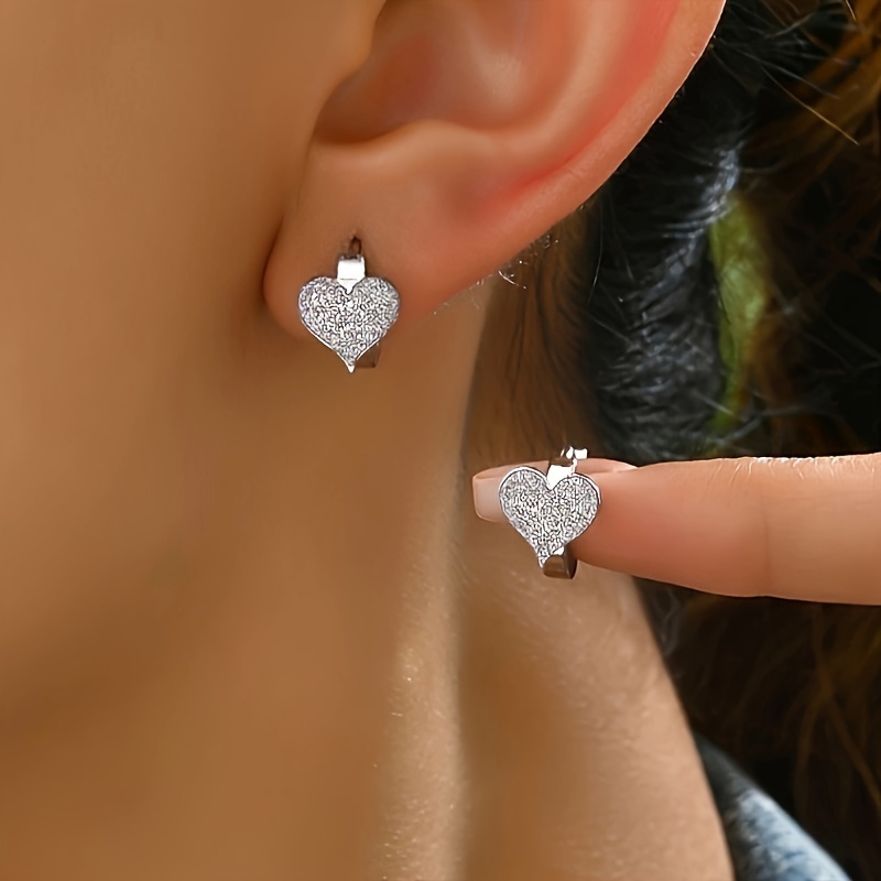 

1 Pair Of Elegant Frosted Heart-shaped Stud Earrings - Stainless Steel, Casual Attire & Gifting, Fashionable , Novelty Earrings