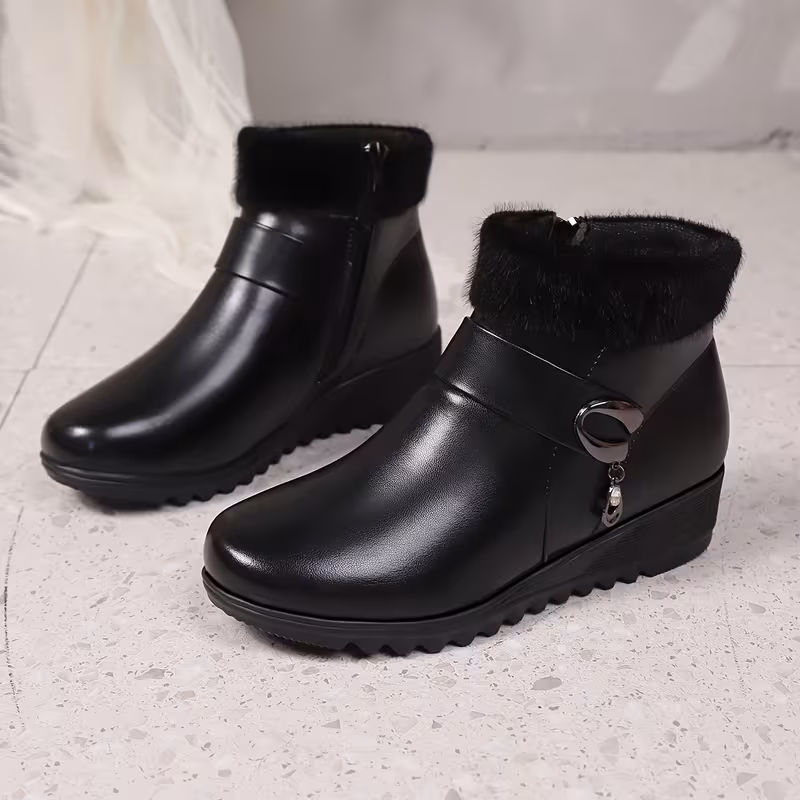 a pair of s winter ankle boots slip resistant flat sole faux fur collar design synthetic material zipper closure round toe low heel casual shoes in black suitable for comfortable wear in cold weather with stylish and durable outsole for women boots with heels flat boots for women autumn boots for women wide width boots for women ankle shoes for women low heel shoes for women winter boots with beige plush lining women 2