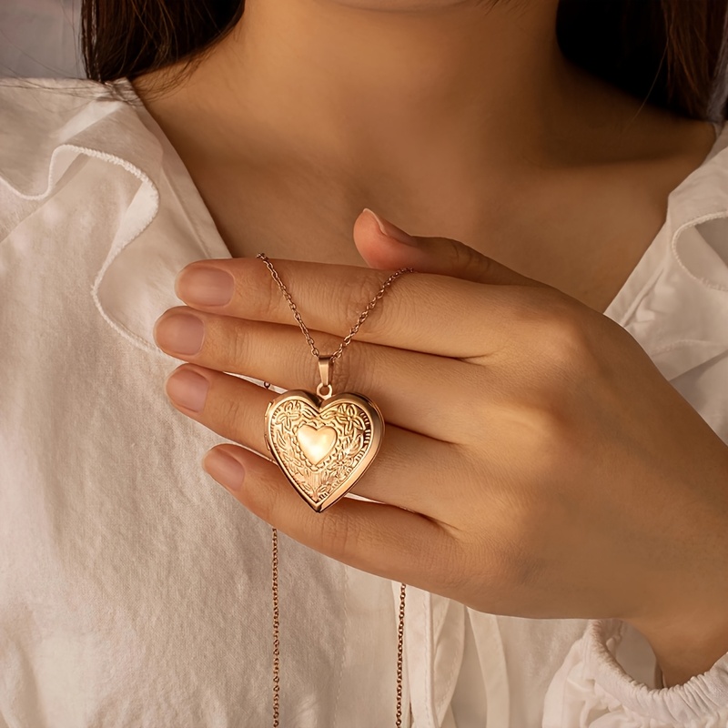 Customized Photo Necklace with Heart-Shaped Frame