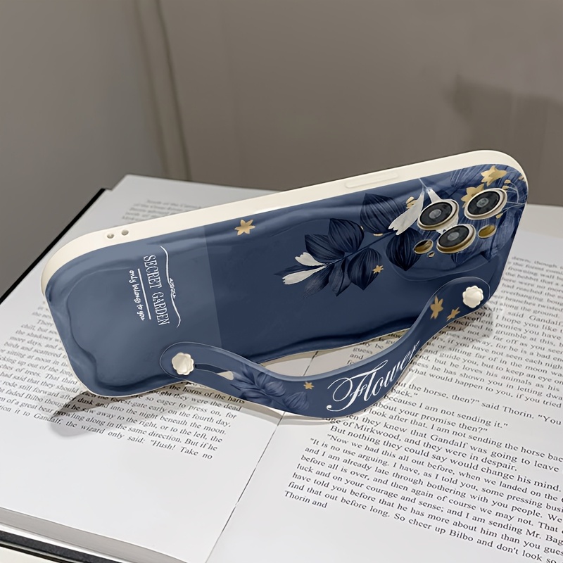 One Cream Strap Dark Blue Flower Print Phone Case for Apple Series 111213141516promax Samsung Series A05/A15/A25/A35/A55/S23/S24Ultra