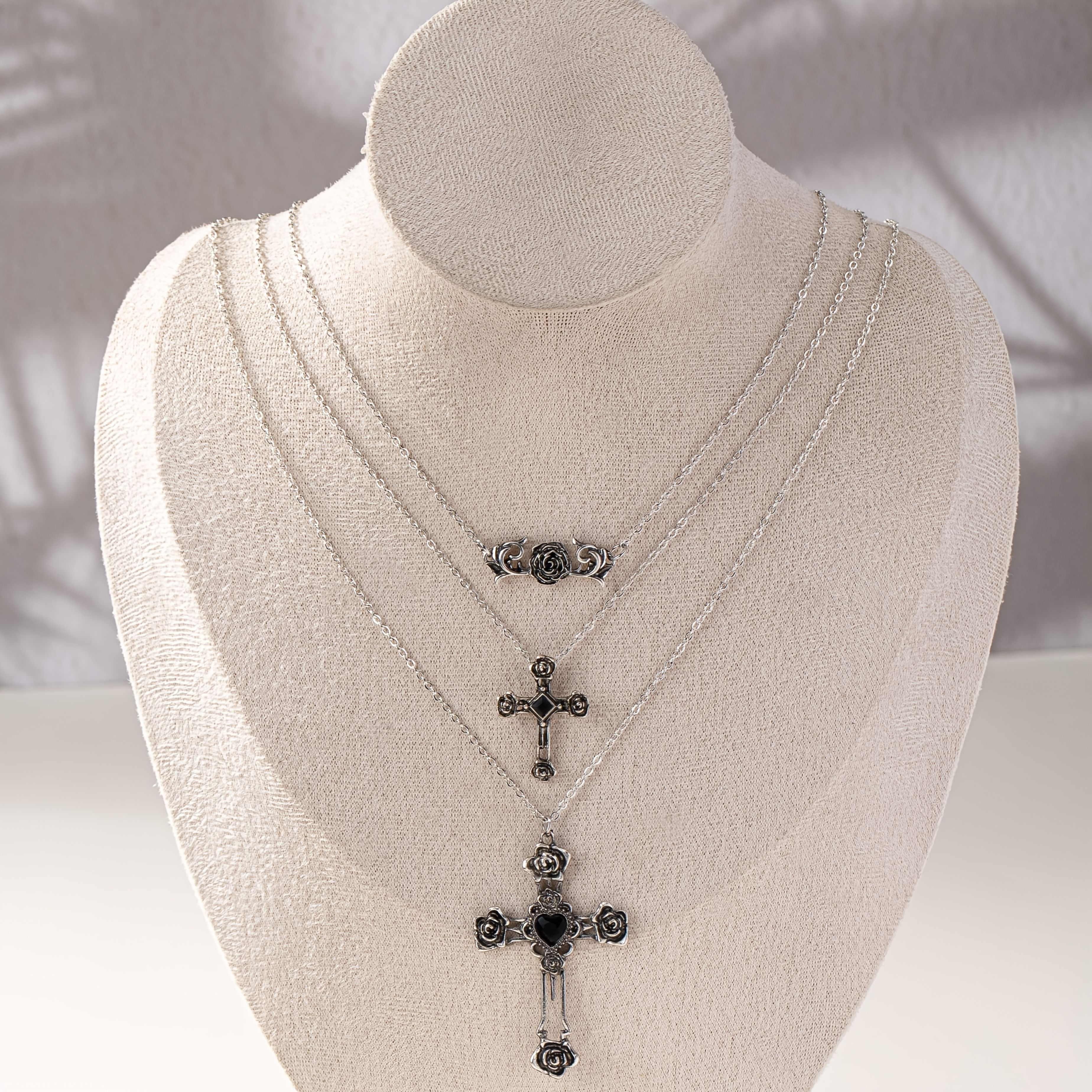 Three-strand Dark Gothic Exquisite Rose Cross Party Design High-value Versatile Pendant