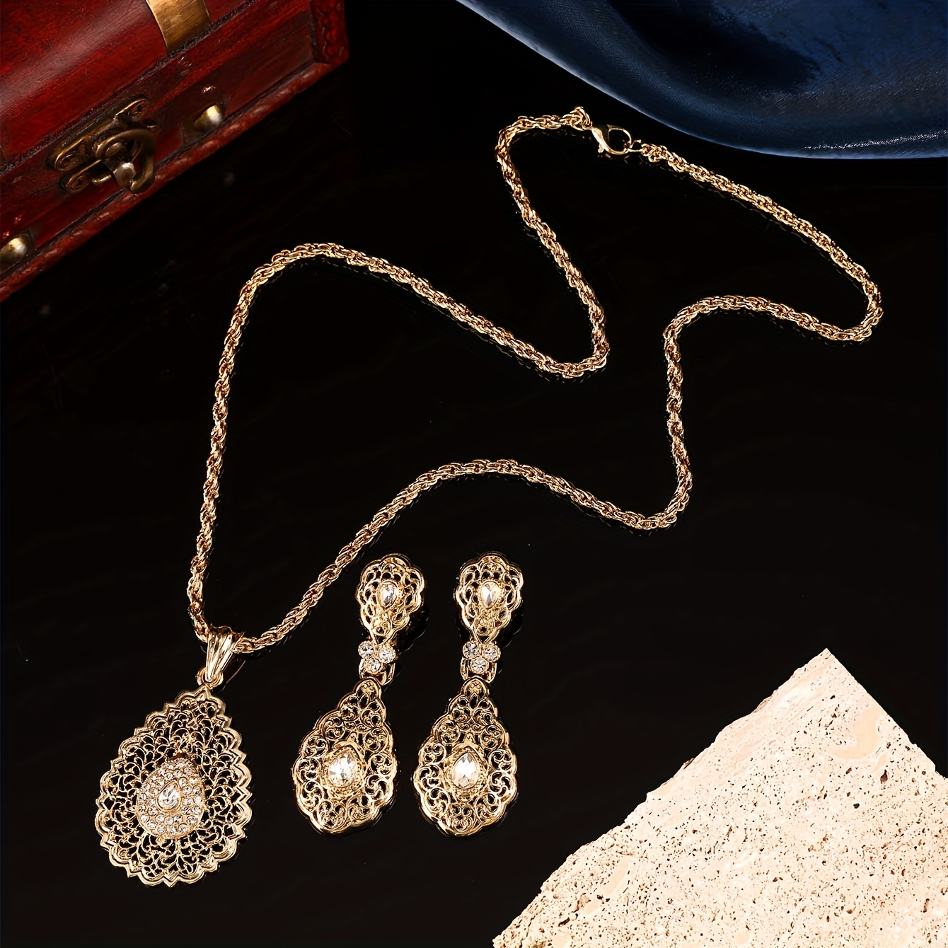 E-shop 3-teiliges Schmuckset für Damen: Mittelöstliche Vintage Tränenform mit Strasssteinen, Hohlkette und Ohrringe aus Legierung – Geschenkidee für