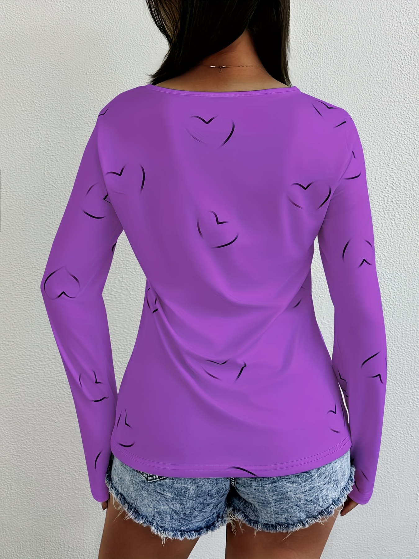 Damens Casual V-Ausschnitt Langarm Bluse mit Herzdruck - Weiche Lila Polyester-Oberteil mit Herzmuster,   für Freizeitkleidung, Ganzjahres-Top | V-Ausschnitt Bluse | Polyesterstoff