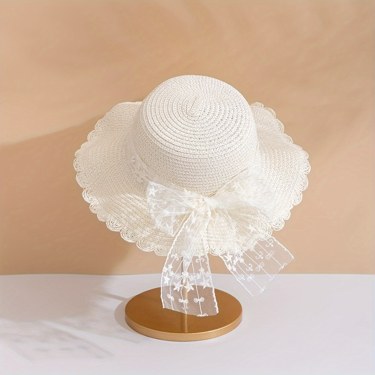 

Petit chapeau de soleil blanc élégant en dentelle avec nœud en paille, chapeau de plage mignon pour les voyages et les utilisations quotidiennes.