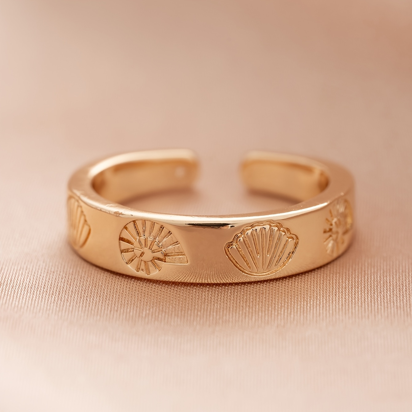 1 Bohemian Ocean-themed , Featuring Carved Shell And Conch Patterns, A Copper Accessory, Suitable For Daily Wear During Seaside Vacations