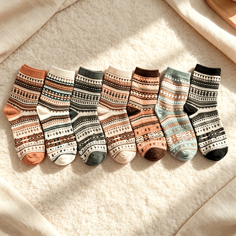 Image of Random 5 Pairs Of Colors Autumn Winter Women's Warm Comfortable Retro Ethnic Style Color Casual Mid-calf Socks