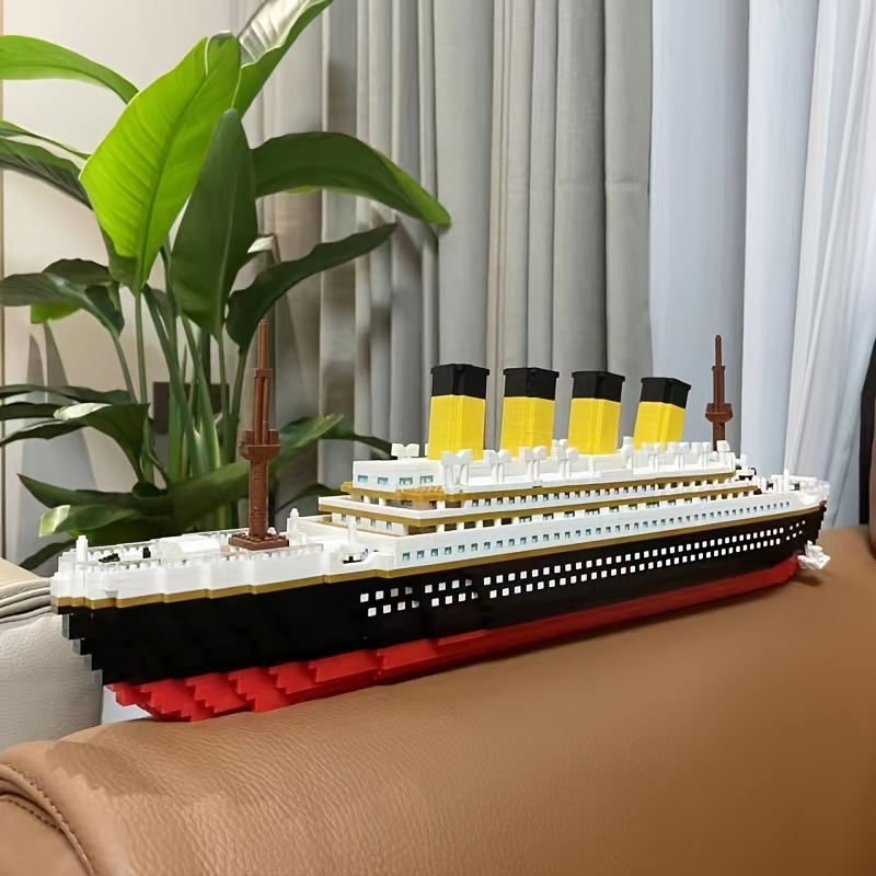 Adjustable 3800+-Piece Large Titanic Building Block Model