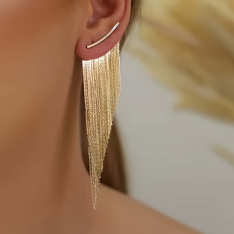 E-shop Ein Paar elegante Retro-Ohrquasten mit funkelndem, kleinem Quasten-Design, stilvoll und geeignet für Partys und den . Sie sind elegante