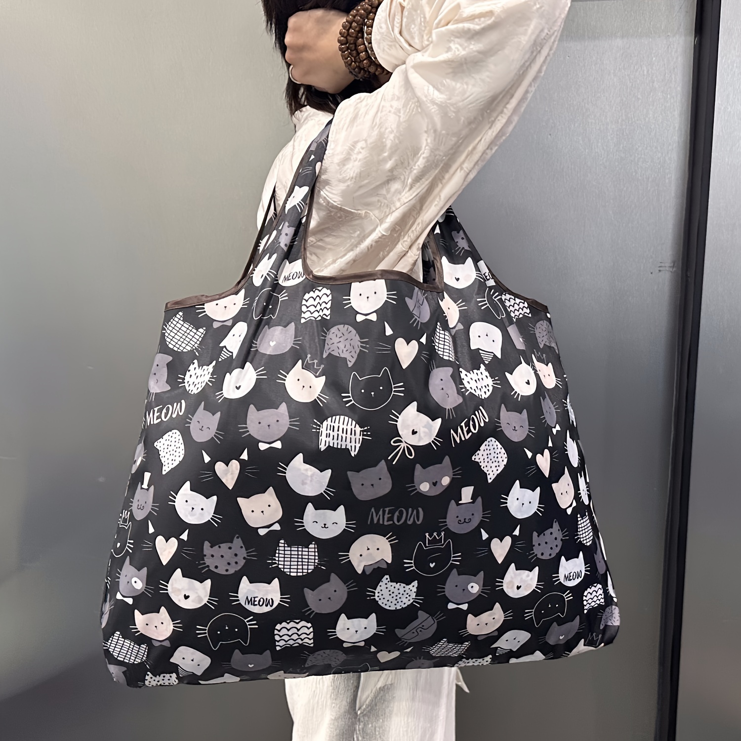 

Waterproof Large Capacity Bag, Portable Lightweight Shopping Bag, Black Cat Print Pattern Outdoor Portable Camping Travel Carry-on Luggage Bag