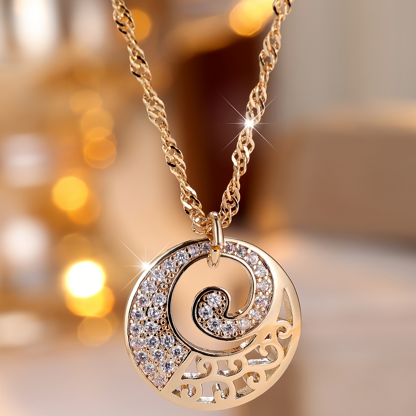 Image of A Stylish And Exquisite Conch-shaped Synthetic Zirconia Necklace Suitable For Parties, Weddings, And Everyday Wear