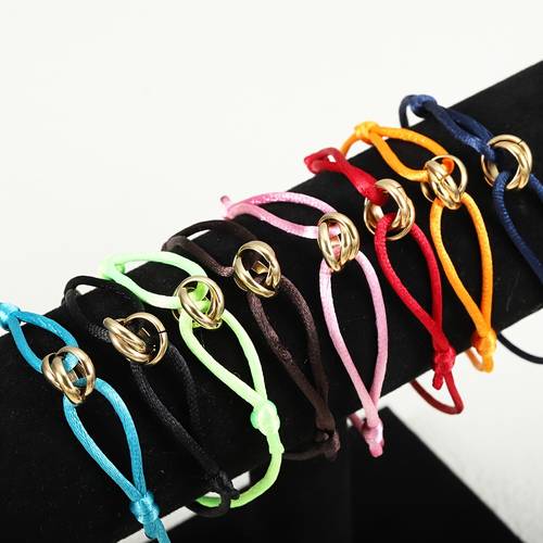 1 stück europäisch-amerikanisches modisches verstellbares armband, unisex edelstahl bunte schnur kreis glückstemperament armband, drei-ring kreuz elegantes schnur, für den , paargeschenk, urlaubsgeschenk, handgemachtes armband, neutrale schnur