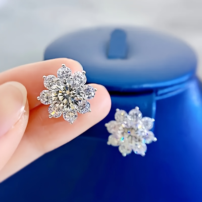 2pcs s925   single 1 carat moissanite sunflower stud earrings   bohemian   of the earrings is ideal for daily use and is very suitable as a gift for wives   brides anniversaries weddings and engagements Product details 0