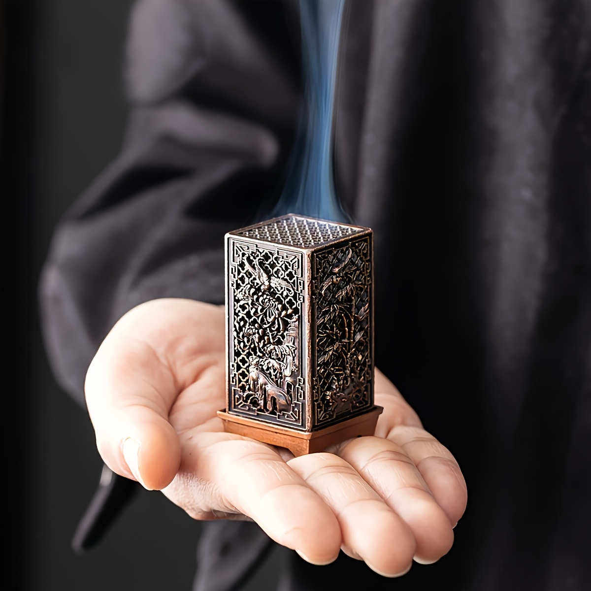 1pc Chinese Creative Hollow Incense Holder - Indoor Metal Box - Perfect For Christmas, Halloween, Easter, Hanukkah - And Tea Ceremony Decor