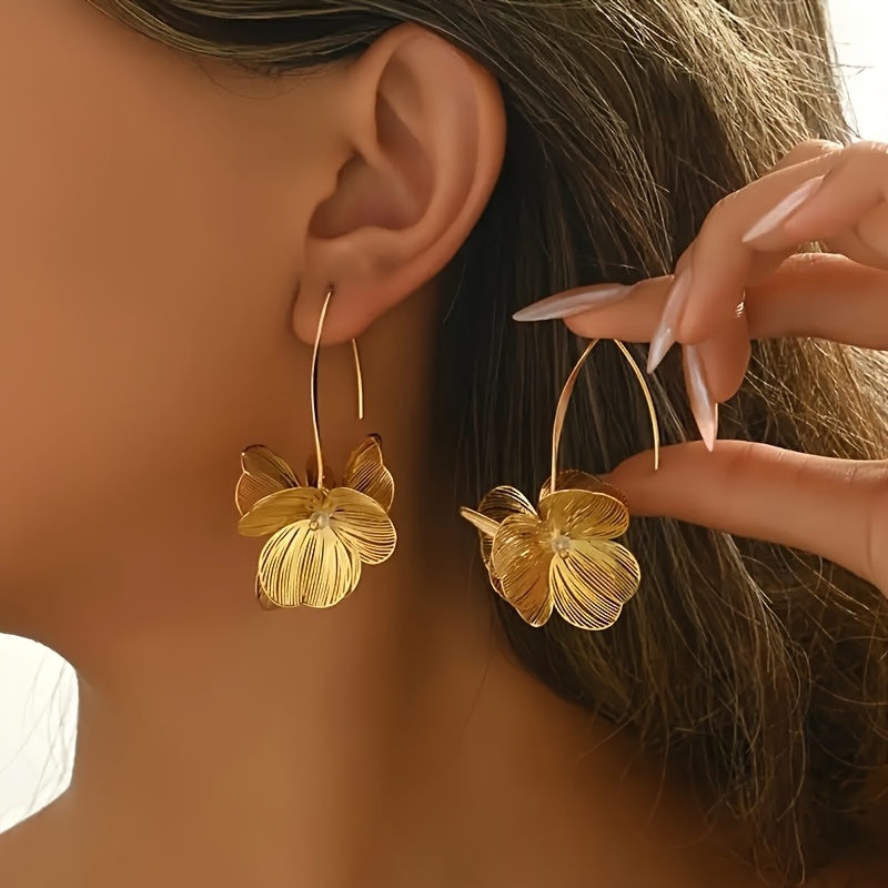 A Pair Of Easy And Elegant Drop Earrings, Wear, Dates, And Gifting At Parties And Weddings
