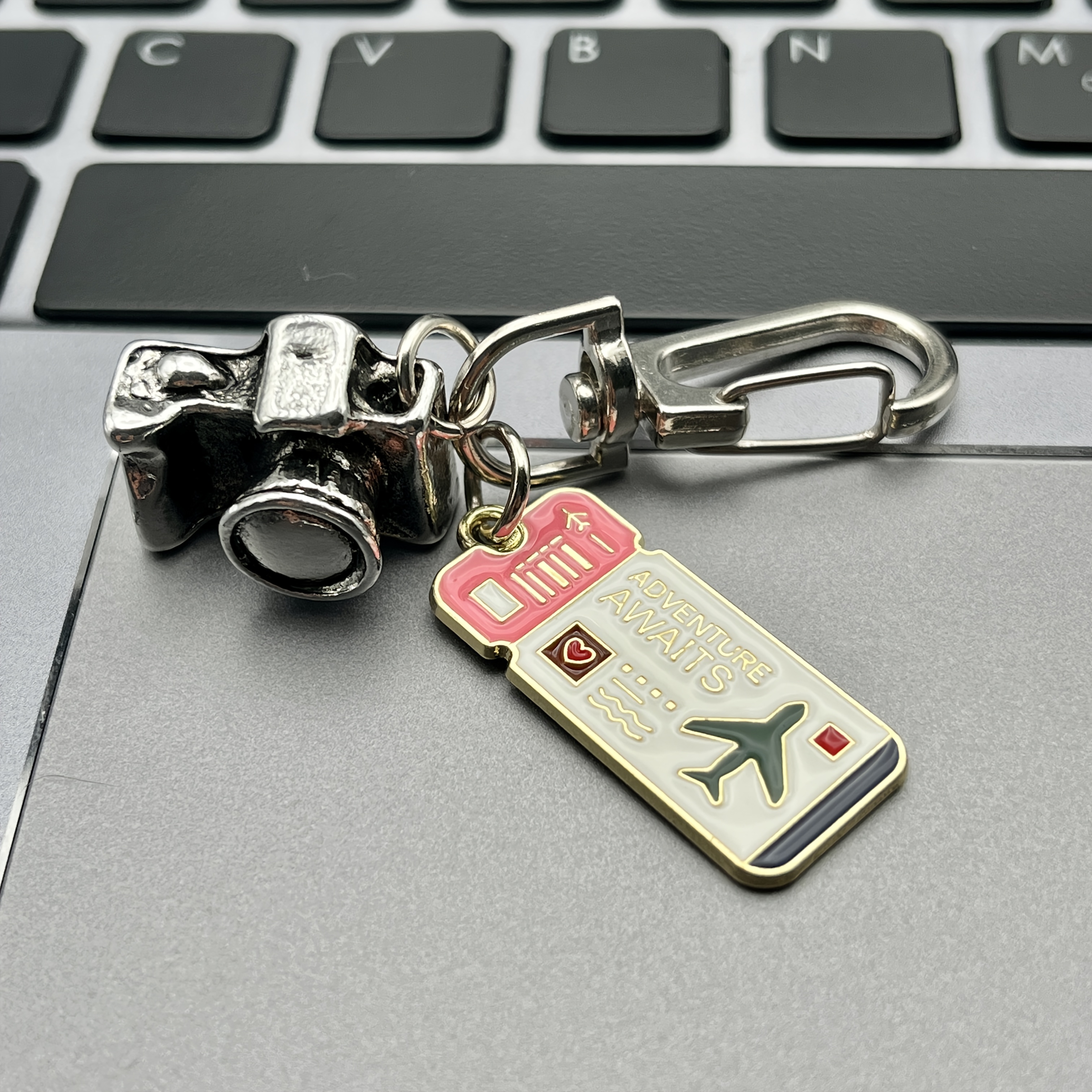 E-shop 3D Zinklegierung Anhänger Schlüsselanhänger, Modisches - Schlüsselaccessoire – Täglicher Dekorationsanhänger, Kreatives Geschenk für Paare,