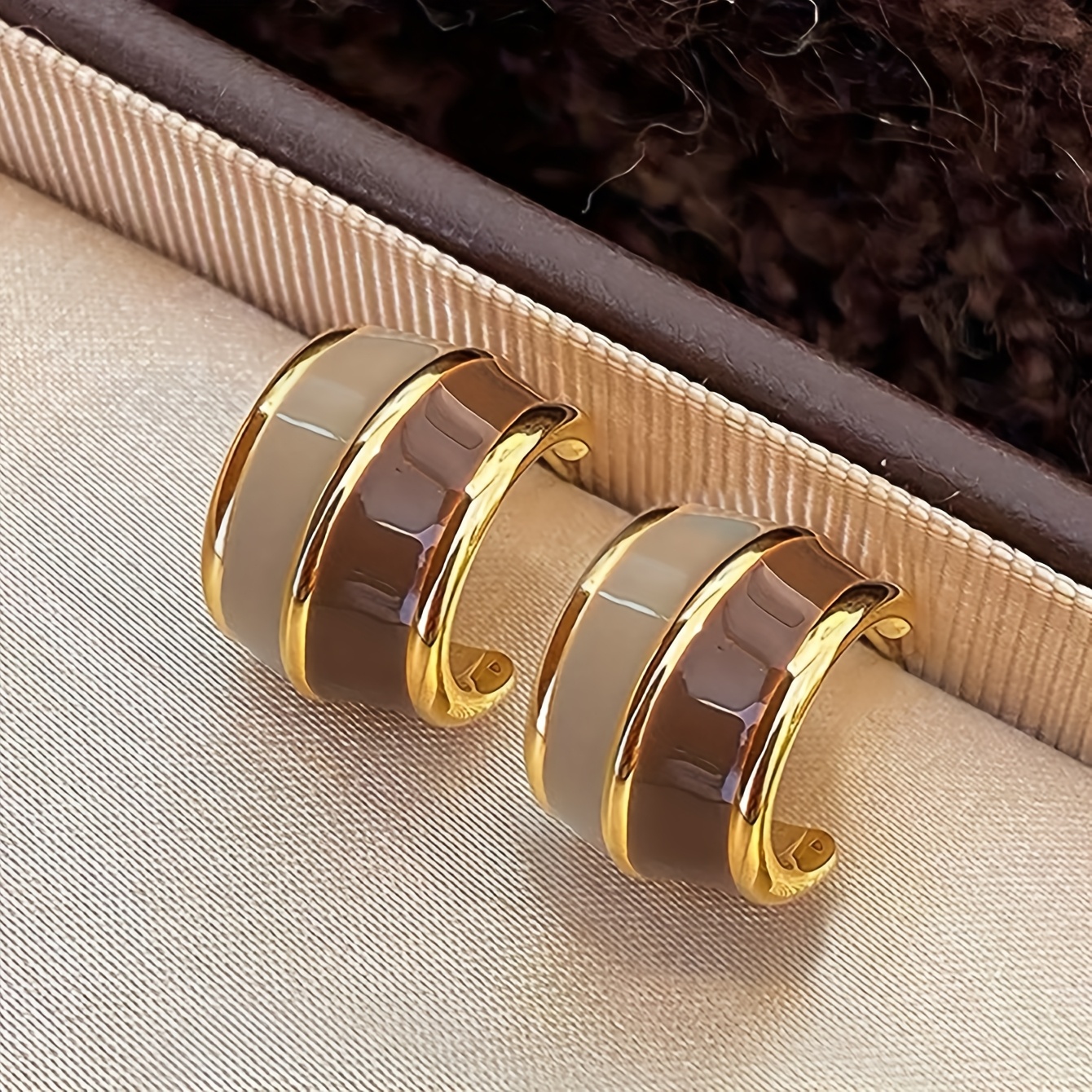 Image of 1 Pair Of Autumn And Winter Elegant Temperament, Light Luxury, Exquisite And -shaped Design, Drip Oil Ear Rings Suitable For Women' Commuting And Holiday Wear