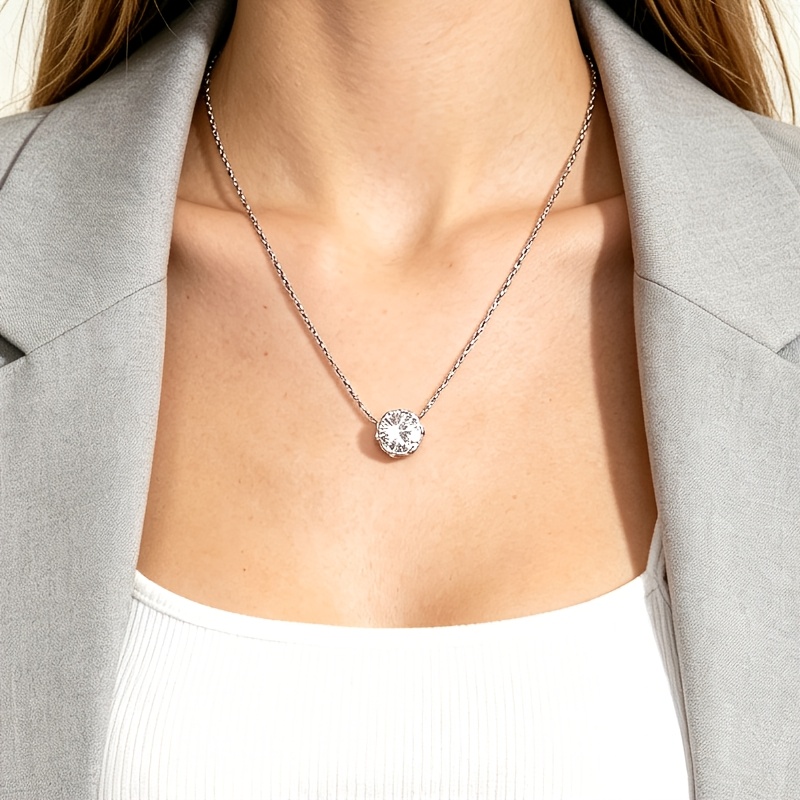 Women's Shimmering Single Zirconia Pendant Necklace