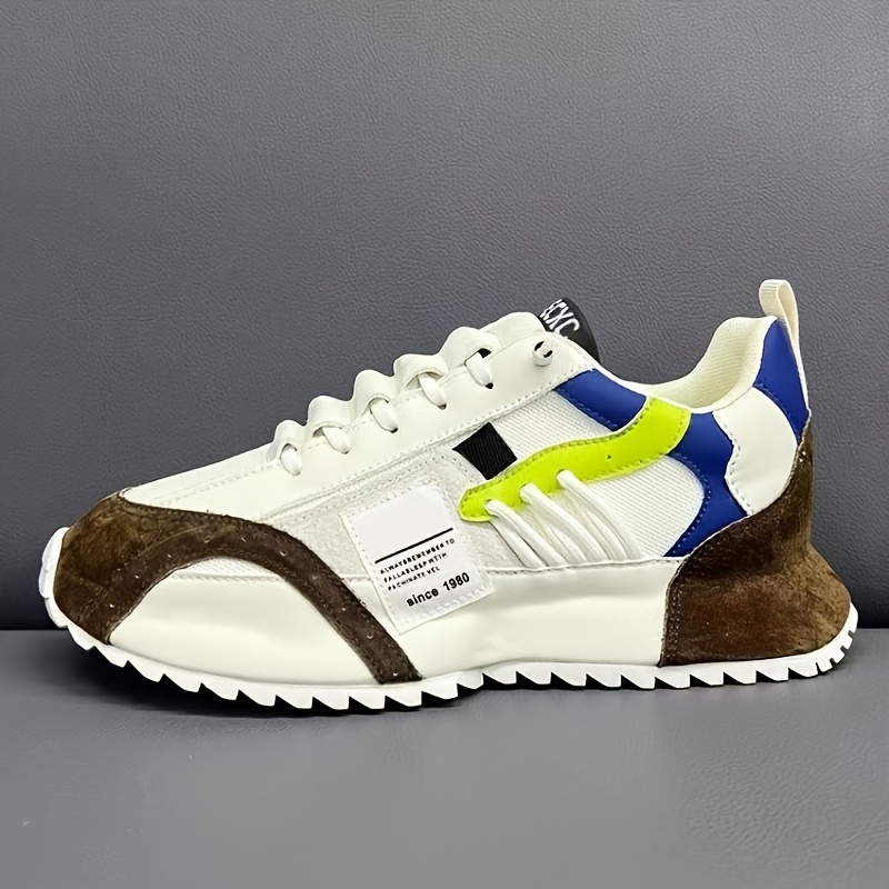 [Baskets] Chaussures de course sur route pour hommes disponibles en cinq couleurs, avec une coupe confortable et une augmentation de la hauteur visible. Ces chaussures de sport populaires conviennent à diverses occasions et à toutes les saisons, parfaites pour les activités de plein air et les entraînements.