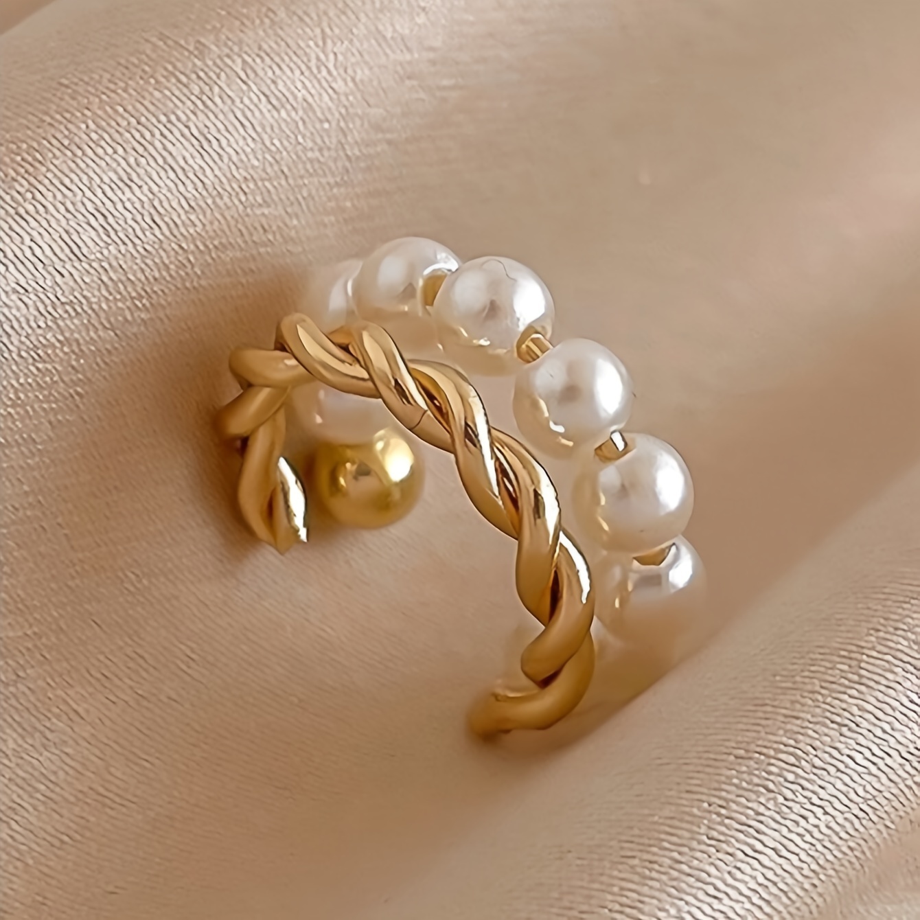 

Elegant Vintage-inspired Zinc Alloy Twisted Faux Pearl Clip-on Earring, Stainless Steel Ear Needle, Non-plated, All Season Wear For Daily And Party , Mardi Gras Accessory - 1pc