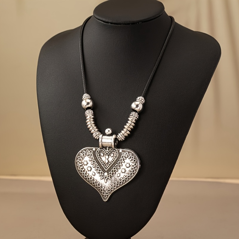 TEMU 1pc Literary Elegant Bohemian Style Distressed Relief Heart Metal Women's Pendant Necklace Suitable For Vacation And Daily Wear
