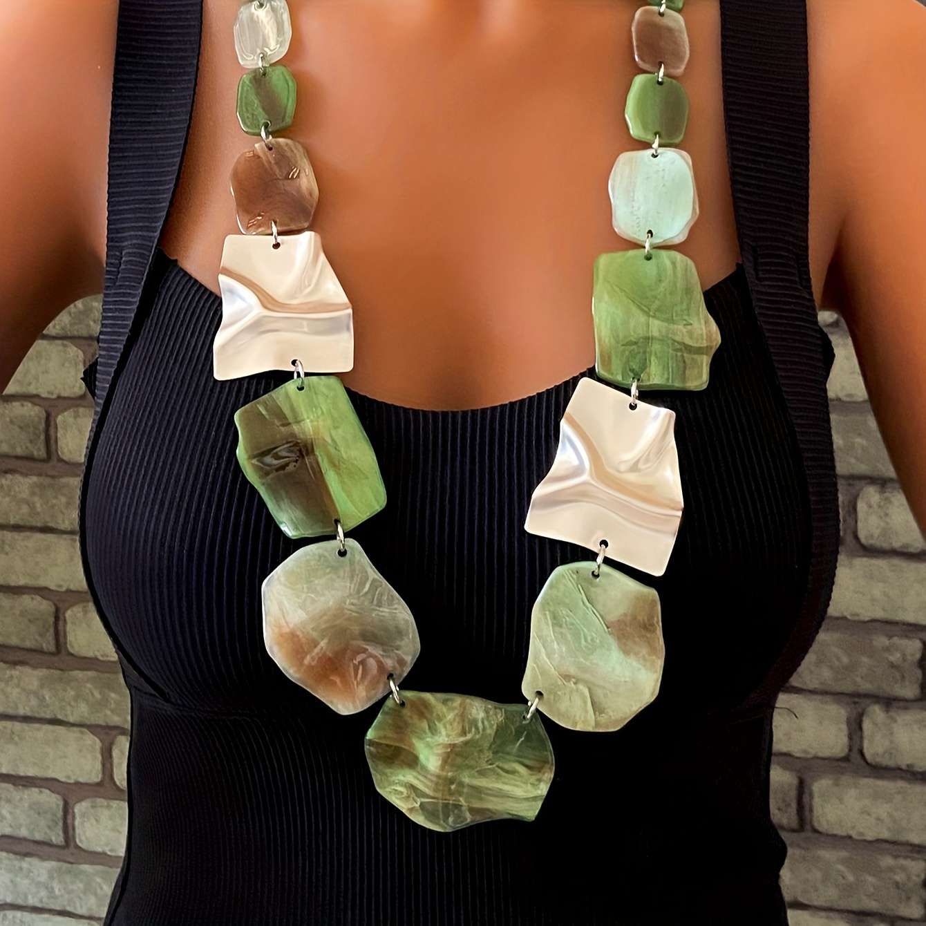 Image of 1pc Mid-length Green Geometric Acrylic Pendant Necklace Women's Dopamine Contrast Jewelry New Accessory