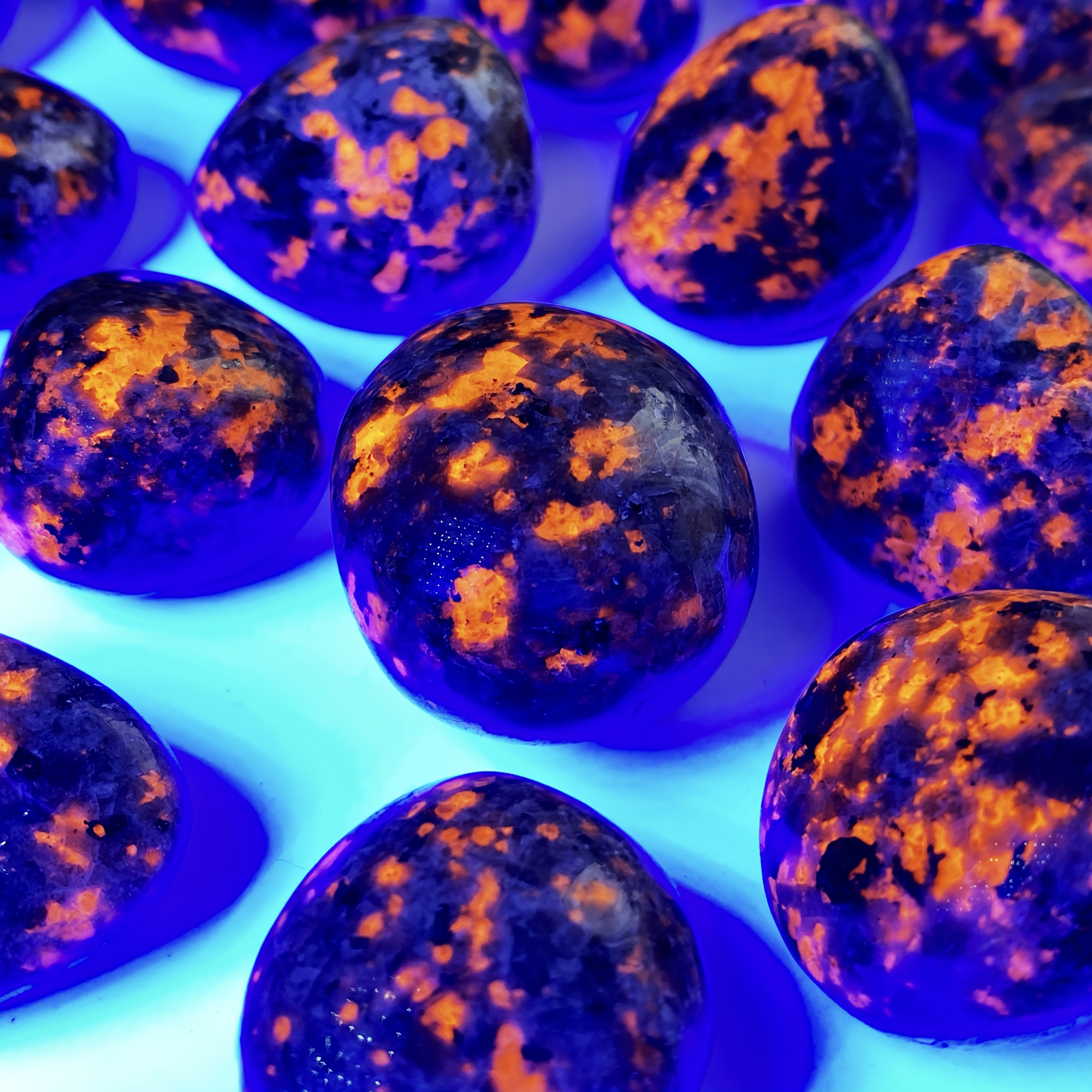 3pcs 30mm Yooperlite Tumbled Stone for Jewelry Making
