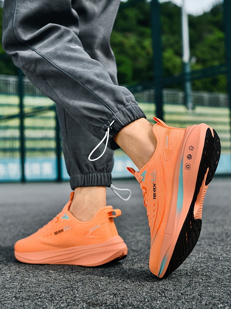 Chaussures de Course pour Hommes – Légères et Respirantes, Semelle Souple Amortissante Pour Usage sur Route & Sentier Chaînes Multifonctionnelles Antidérapants Adaptées au Marathon Triathlon VTT Cyclisme Gym Aérobic Randonnée Alpinism Port Quotidiens Mode Urbaine Style Sport Chaussettes d'Entraînements en Salle Entrainement à la Coupe du Monde Moderne Conception Durable Construction Solide Coussinée