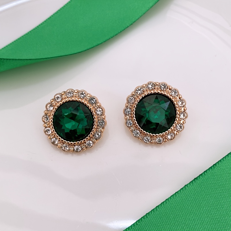 Image of Water Diamond Buttons In Round Floral Shapes With Green Stones, Suitable For Dresses And Garments. High-end Hand-sewn Buttons Are Perfect For Women's Coats, Wedding Dresses