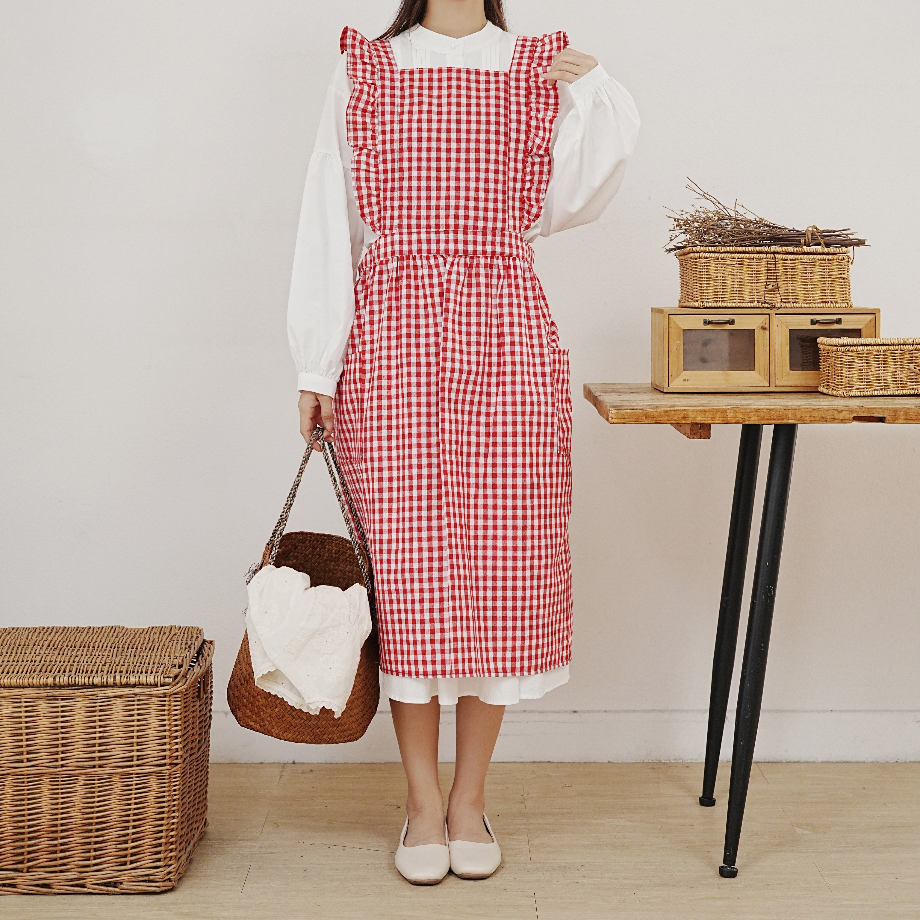 * * Cute Checkered Apron, Korean Easy Gentle Style, Checkered * Shoulder  Straps, Double-Pocket Overalls, Jumpsuit Apron, Suitable for Coffee,  Baking, Kitchen, Floristry, Gardening, Art, Nail Art *., ...
