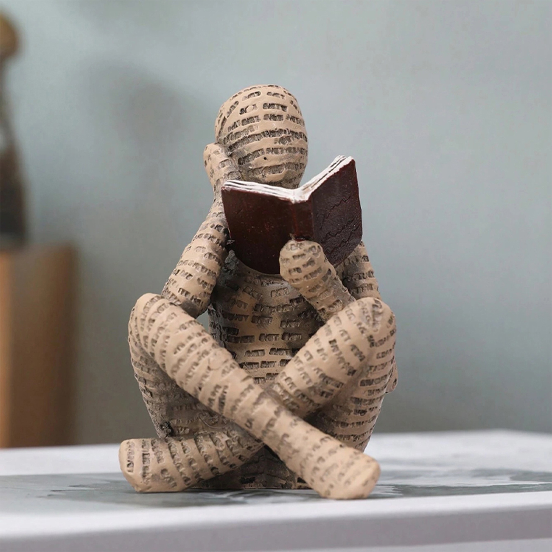

1pc, Resin Reading Woman Sculpture, Abstract Figure 8cm/3.14inch, Contemporary Book Lover Decor, Versatile Home & Office Accent, Fits Any Season & Room - Ideal Gift For Bibliophiles