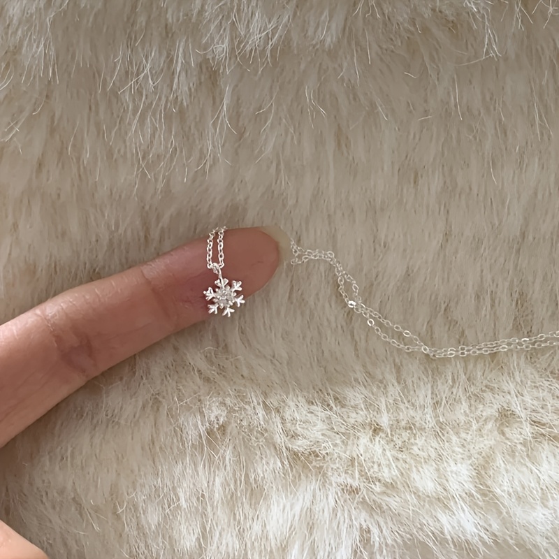 TEMU 1pc Zirconia Snowflake Necklace Women's Easy Niche Ins Design Commuter Pendant Clavicle Chain Holiday Gift For Girlfriend