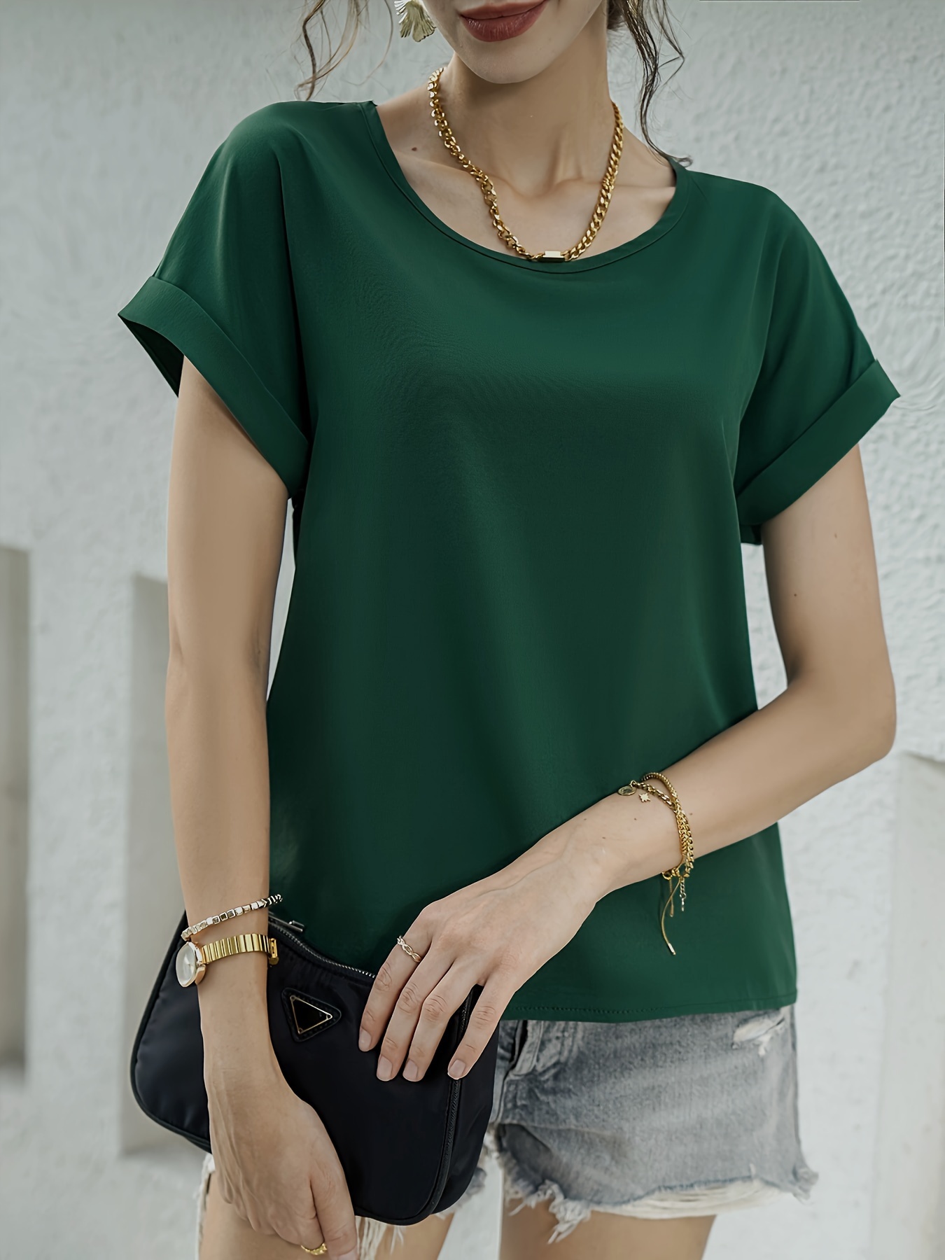 Short sleeve top with a notch neckline in Green