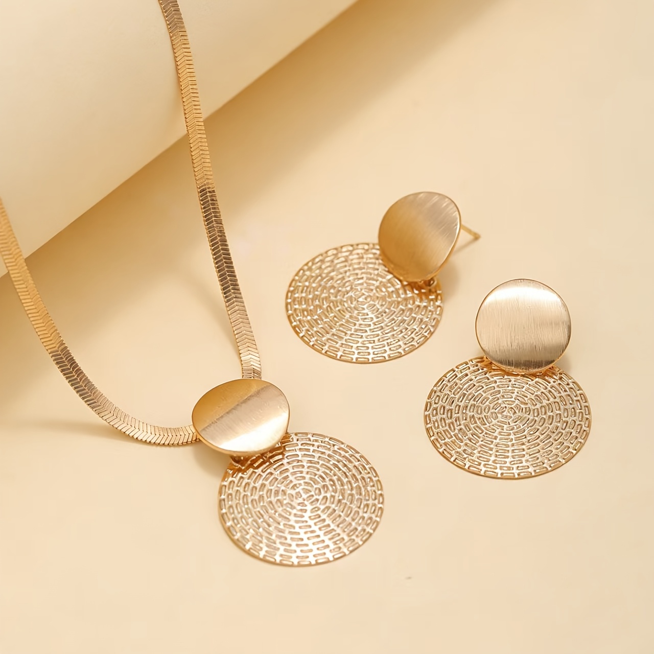 TEMU Conjunto de 2 piezas de collar elegante y pendientes de botón de para mujer, juego de joyería de moda dorada, cadena de serpiente, diseño de