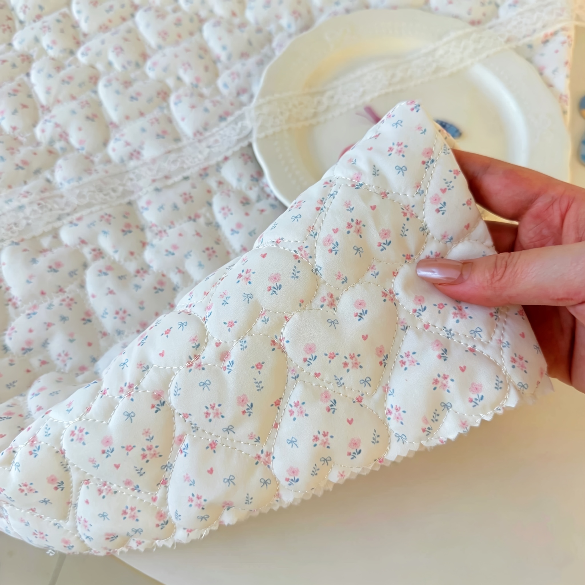 TEMU 1pc Of High-density Heart-shaped Quilted Fabric With Small Floral Print, 235gsm High Grammage, Wash-resistant And Durable Quilting, Suitable For