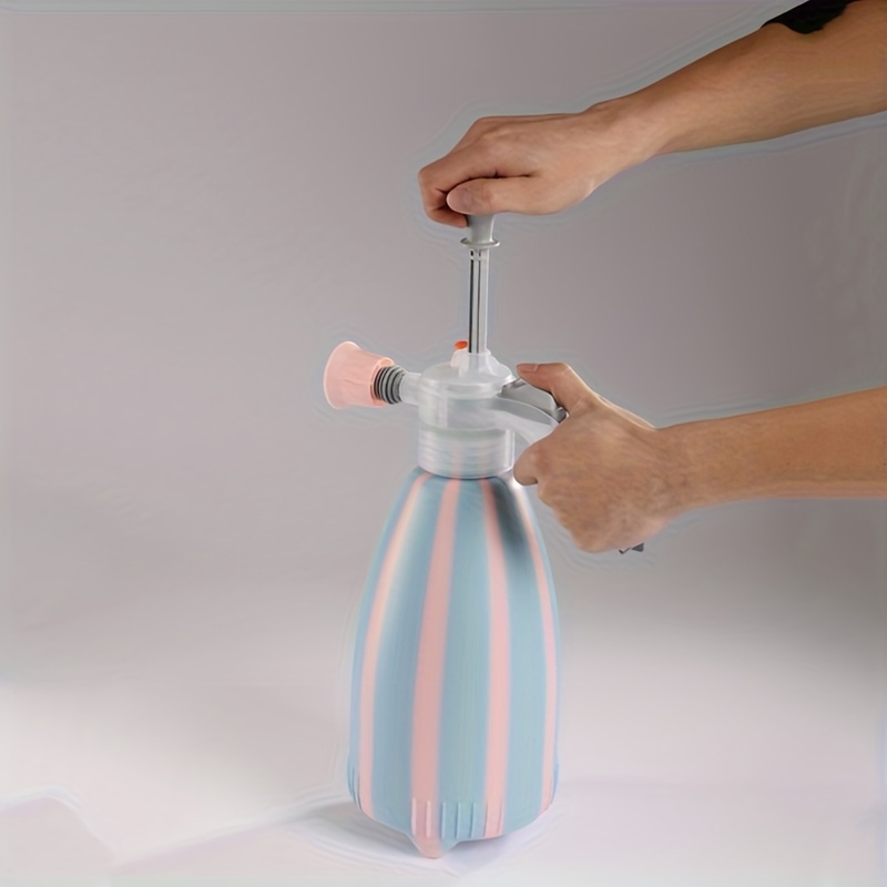 2 liter pressure watering can for home gardening suitable for watering flowers and vegetables Product details 3