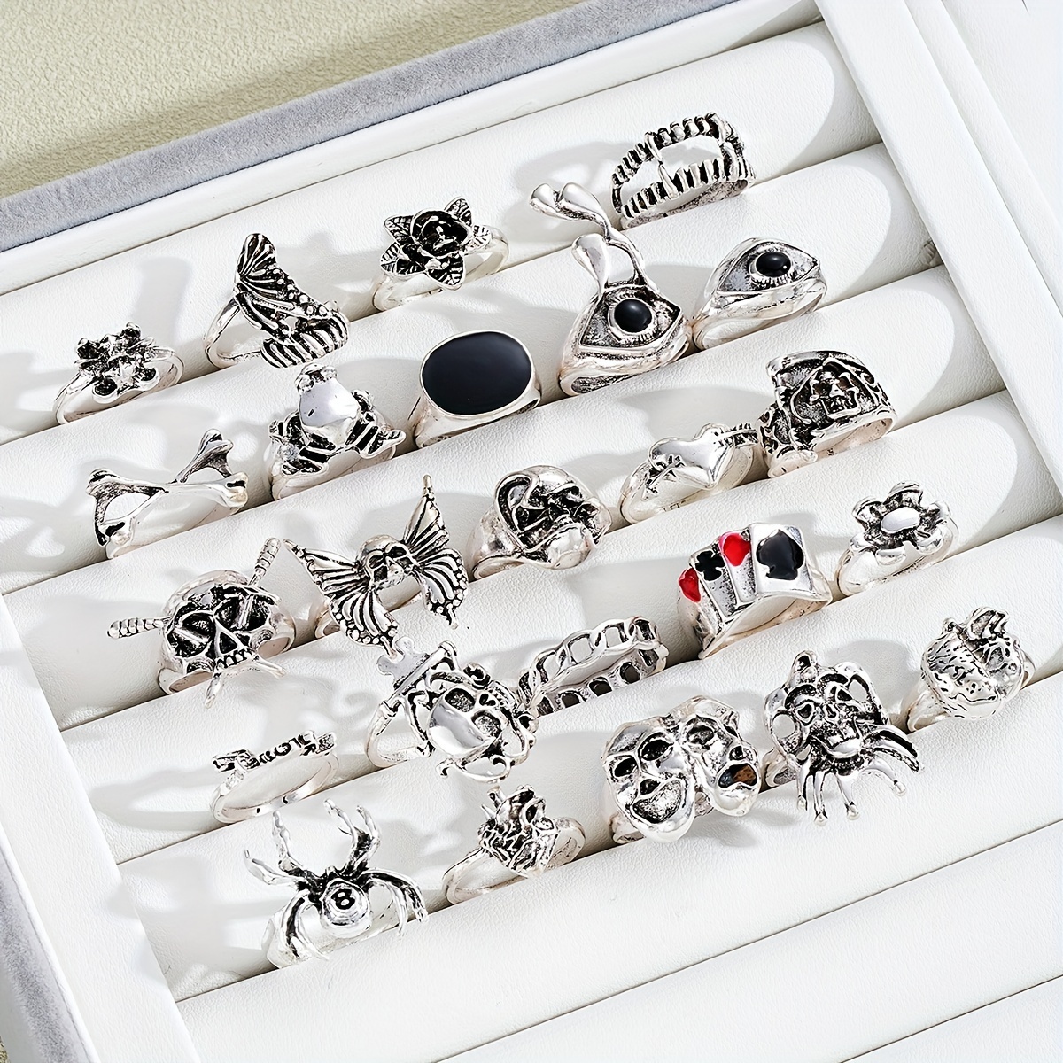 

24 Pieces Vintage Minimalist Skull Spider Butterfly Solitaire Stacking Ring Set For Women Men's Autumn And Winter Daily Attend A Party Vacation Dating Gift ()