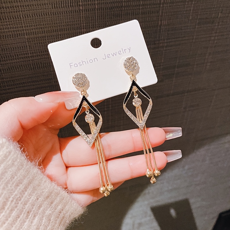 TEMU Paire de Boucles d'Oreilles Pendantes à Pompons Géométriques Élégantes, Accessoires d'Oreilles Tendance et Polyvalents pour des Femmes