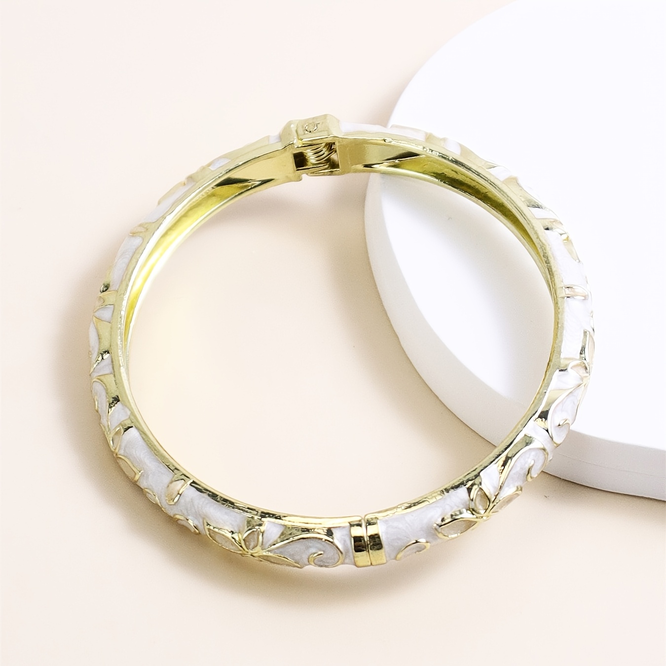 TEMU 1 bracelet tendance pour femme, de électroplaqué, bracelet de cour floral rétro, motif , cadeau unisexe pour maman, meilleure , , petit ami