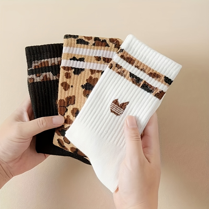 Image of 3-pair Random Men's/women's Mid-calf Sports Socks, Suitable For Daily Outdoor Casual Wear, Fashionable Leopard Print Sports Socks, Trendy Striped Outdoor Long Socks