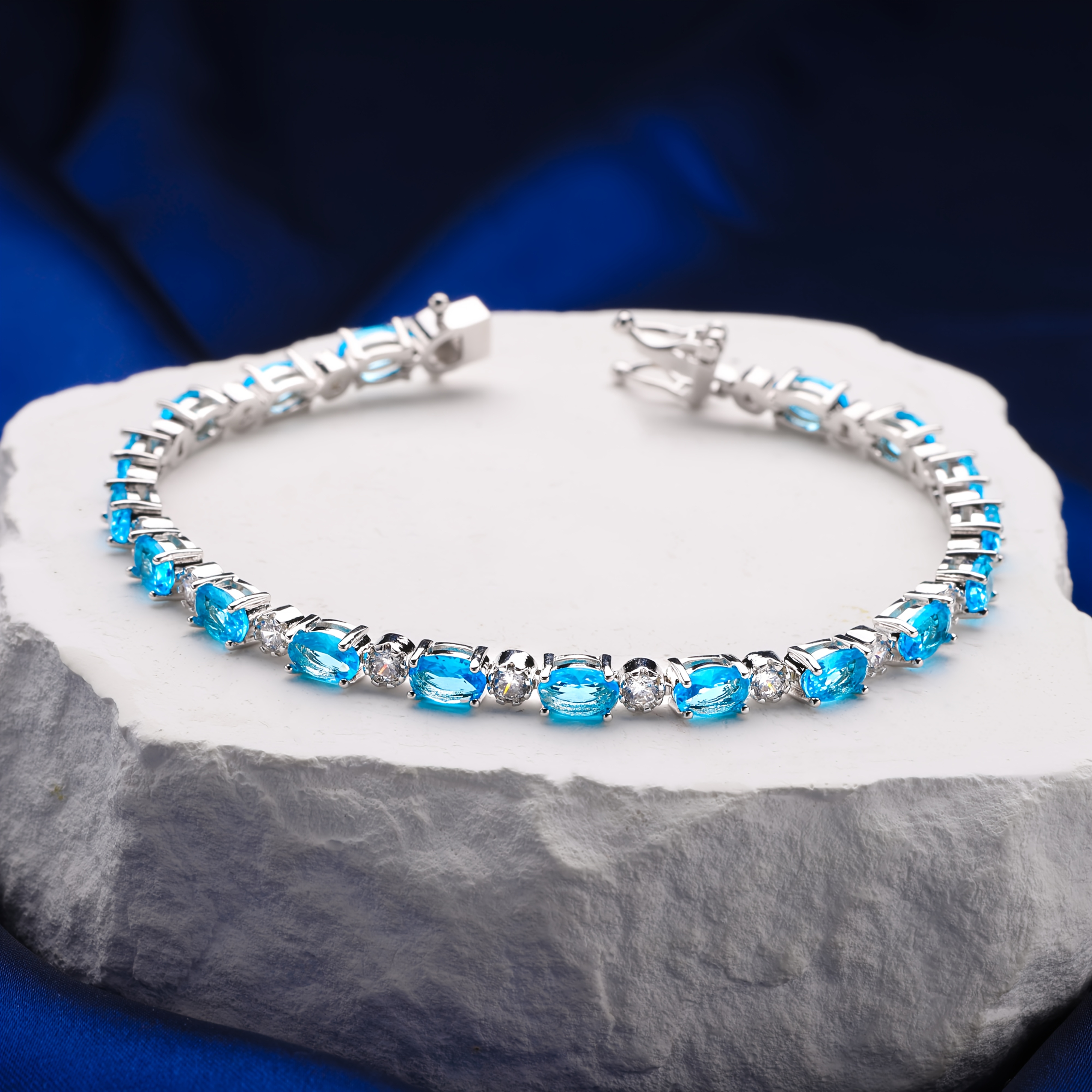Image of 925 Silver, Women's Aquamarine Synthetic Gemstone Bracelet, Fashionable And Elegant, A Temperament Item, Suitable As A Birthday Gift, Christmas Gift, Valentine's Day Gift, Anniversary Gift, With A Box