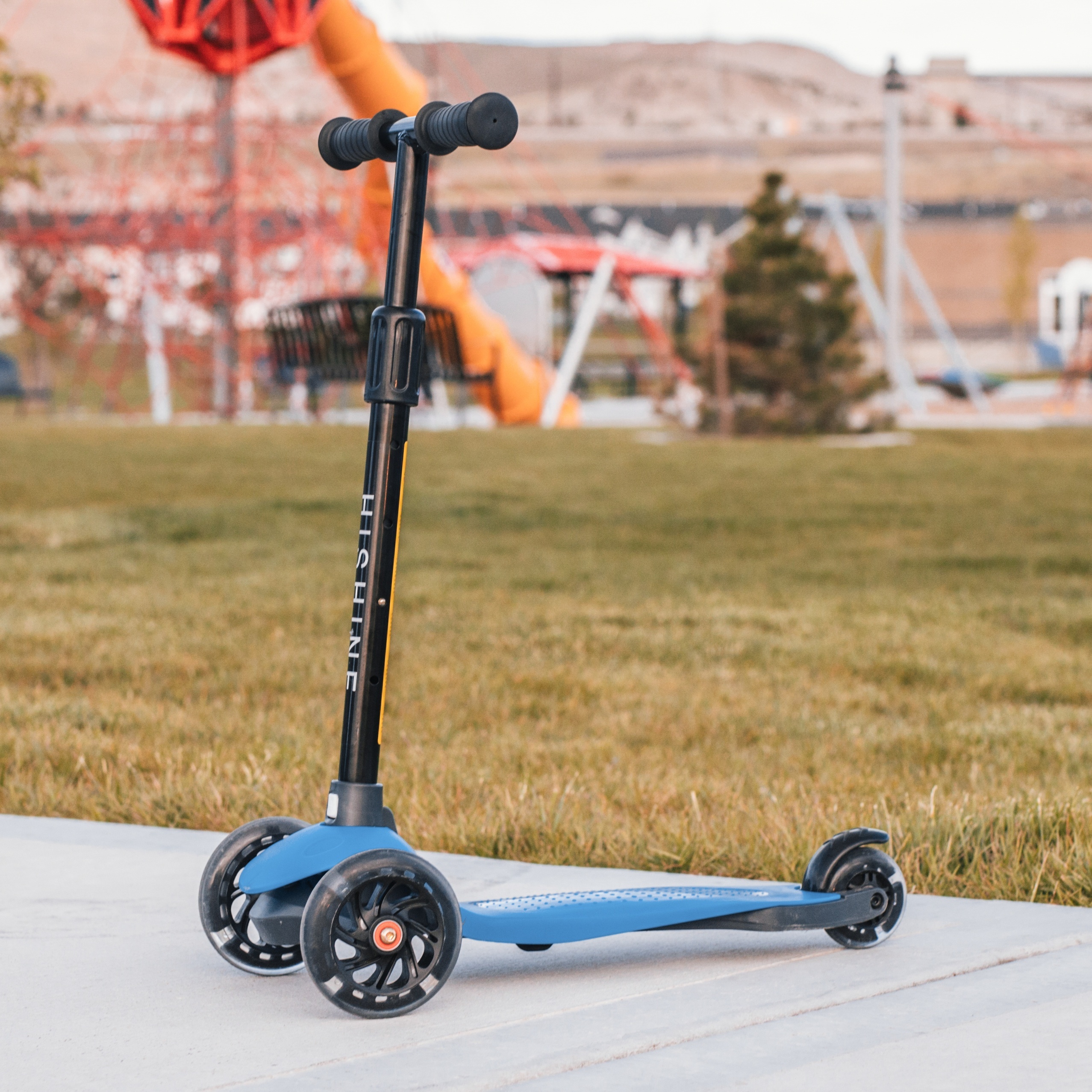 TEMU 1pc For Boys Girls Ages 3 Years Old, Adjustable Height, Extra Wide Deck, Light Up Wheels, , 3 Wheels Scooters