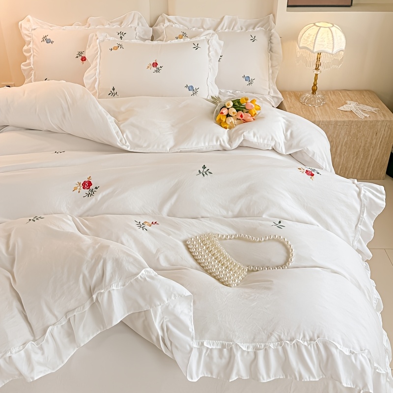TEMU 3pcs Red Floral Embroidered Bedding, Includes 1 Duvet Cover And 2 Pillowcases (filling Not Included). Features A Zippered Duvet Cover For Easy