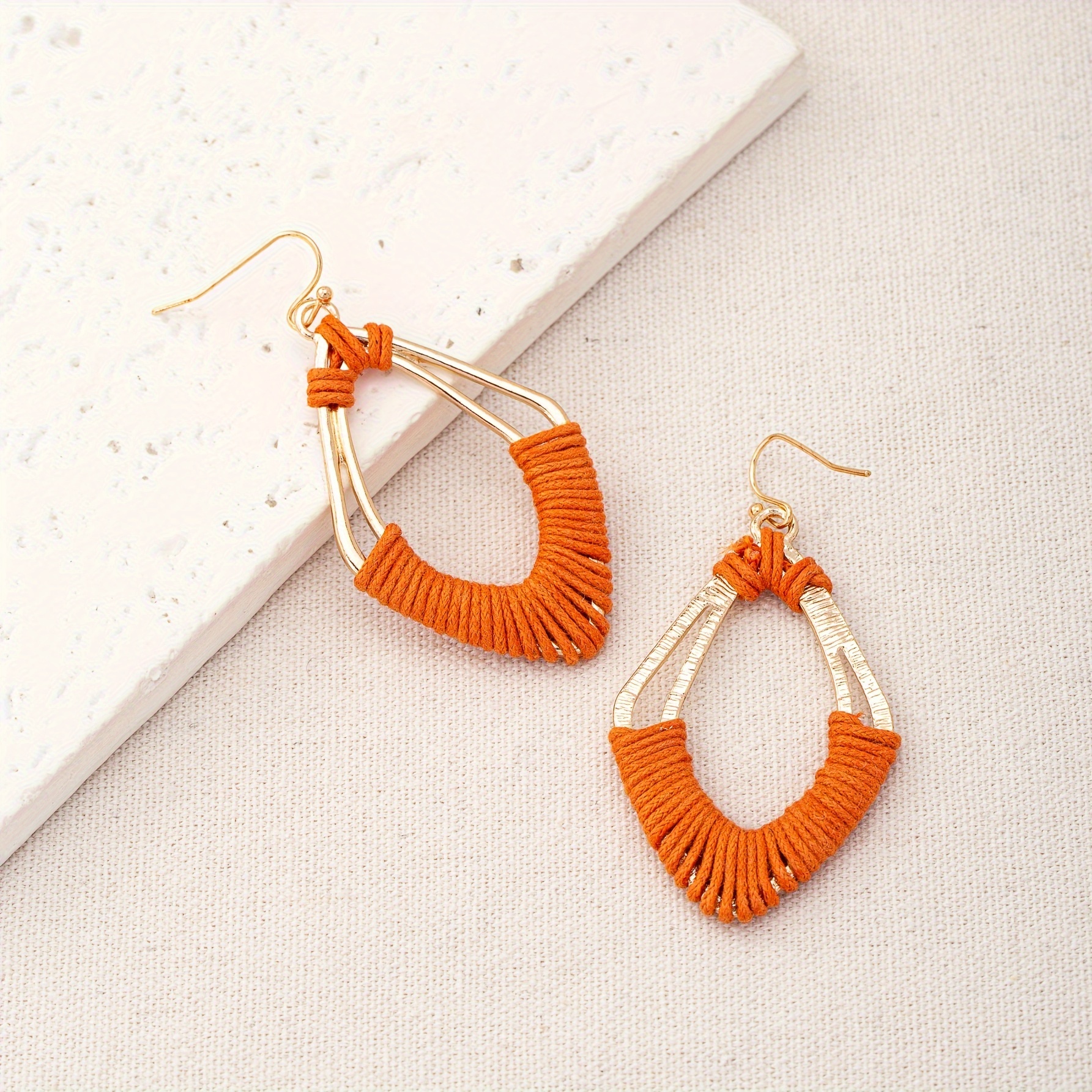 Aretes tejidos a con