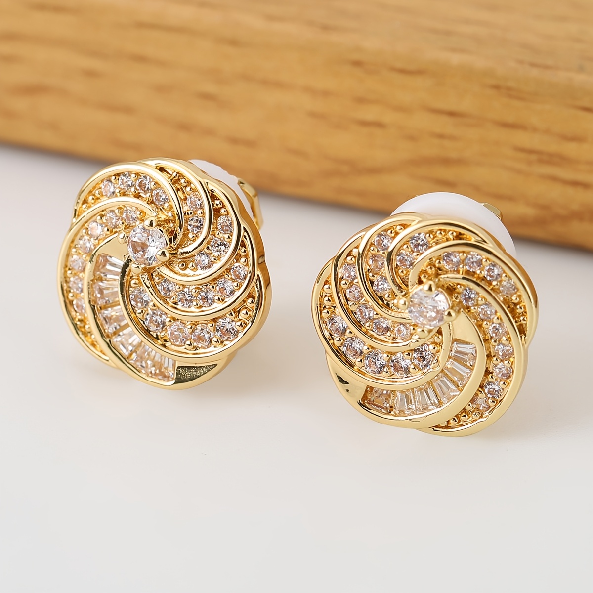 TEMU 1 paire, Boucles d'oreilles à clip perçage, en cuivre , et , simples, jeunes et , de style européen et américain. Convient pour les fêtes, les ,